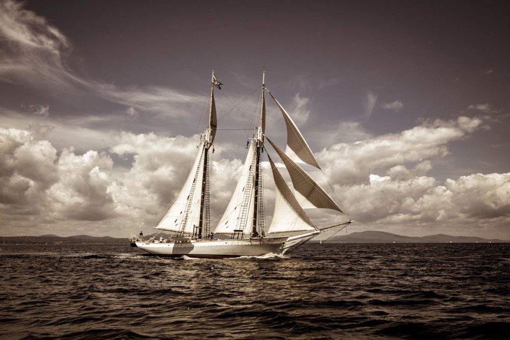 schooner Mary Day racing
